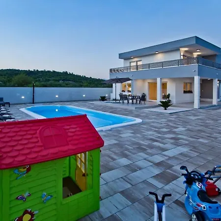 Vila Blazen Bogomolje